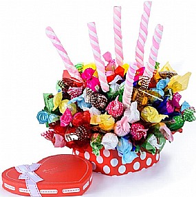 זר שוקולדים לב אדום ומרשמלו זר שוקולדים לב אדום ומרשמלו